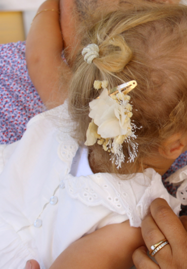 Petite barrette de fleurs sechees