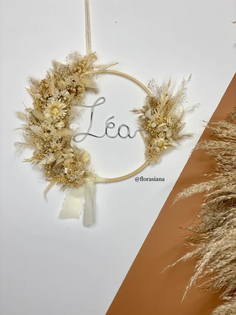 Couronne de fleurs séchées blanc au style naturel