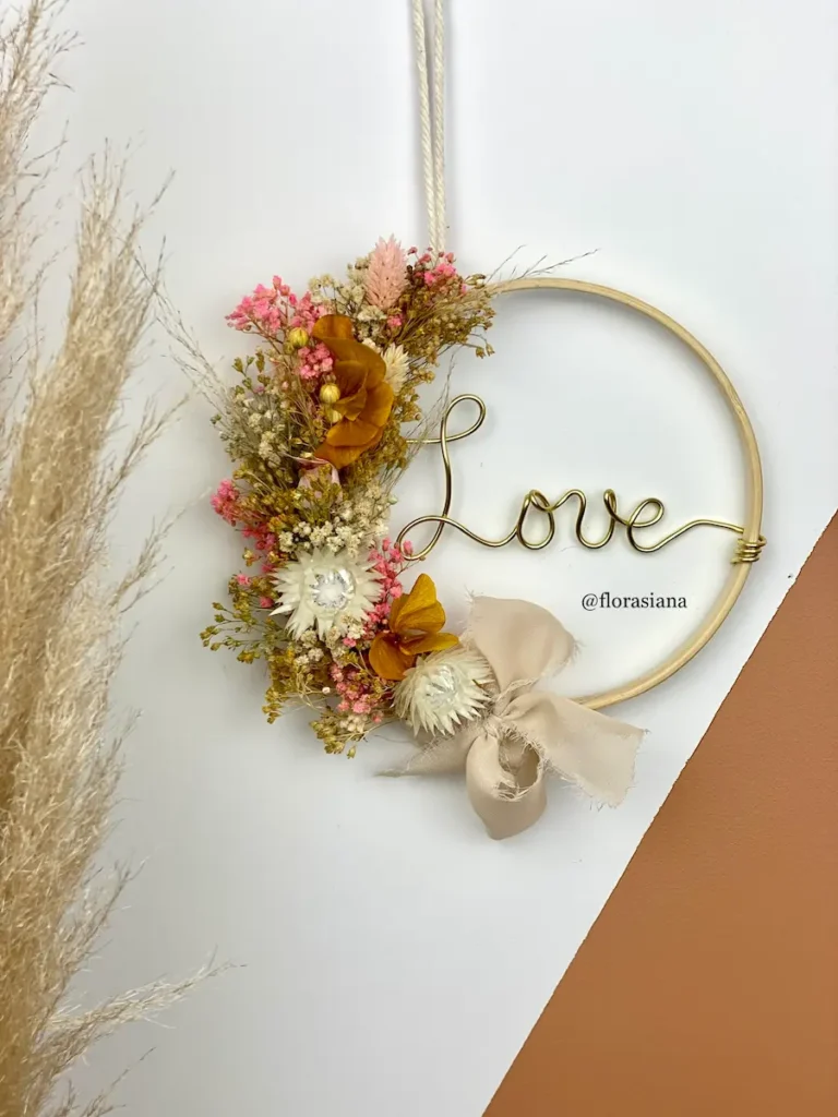 Couronne de fleurs séchées amour love personnalisée