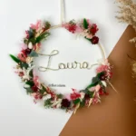 Couronne de fleurs séchées personnalisée au prénom de l'enfant